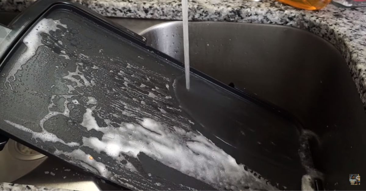Best Way to Clean an Electric Griddle