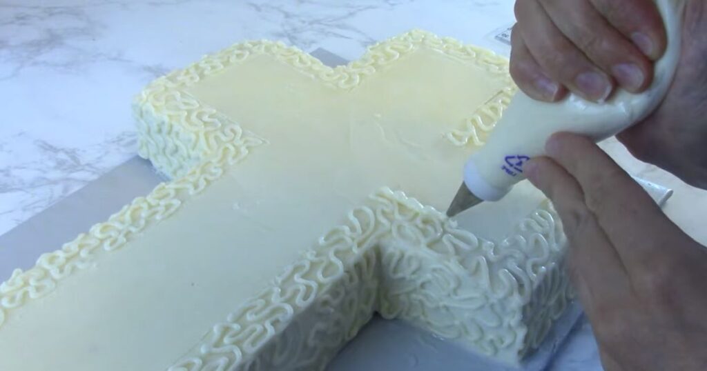 How to Decorate the Cake
